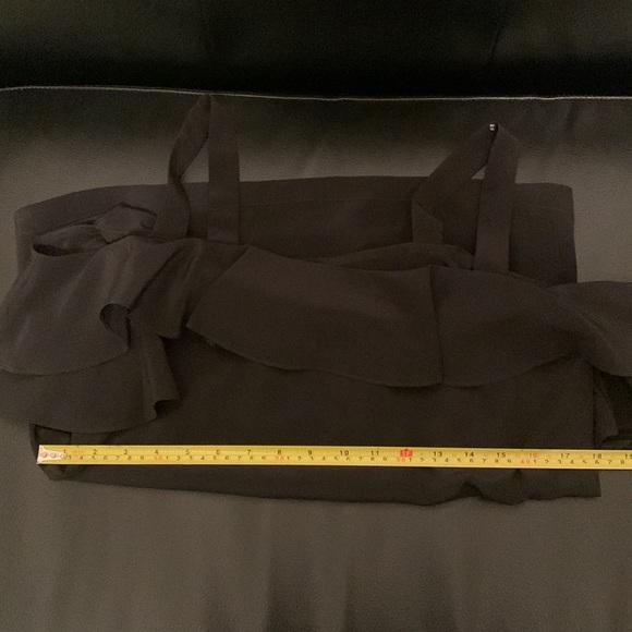SALE! 🛍️ J CREW Black Cold Shoulder Ruffle Top - Size 6 Tall - Picture 10 of 10